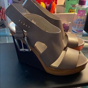 Michael Kors Wedge Heels taupe 7.5 like new